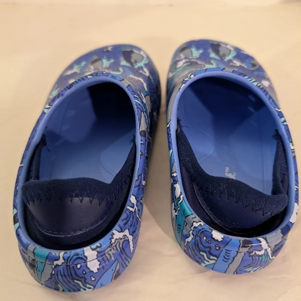 Cat & Jack Shark Design Rowan Slip On Water Shoes/Clogs in Size 7